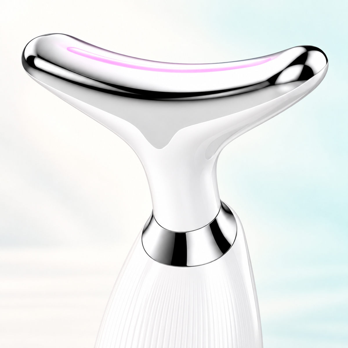 Close-up of the MyoGlow curved treatment head